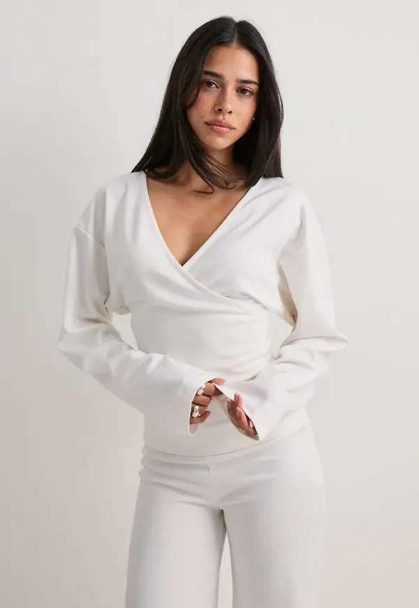 Nelly - Vit - Luxury Soft Wrap Sweat