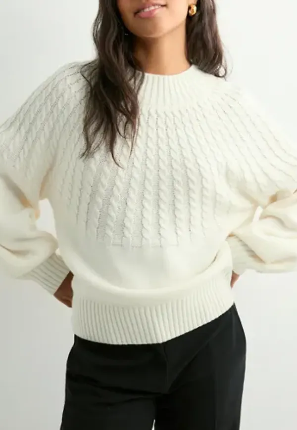 Nelly - Vit - Round Braided Knit Sweater