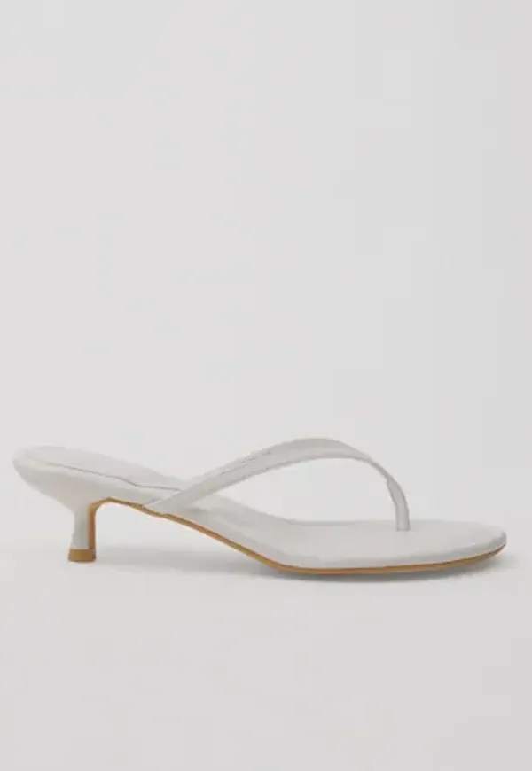 Nelly - Vit - Rounded Thong Heel