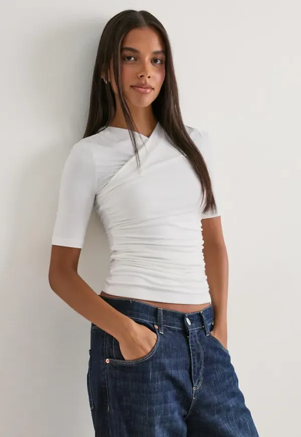 Nelly - Vit - Ruched Wrap Top