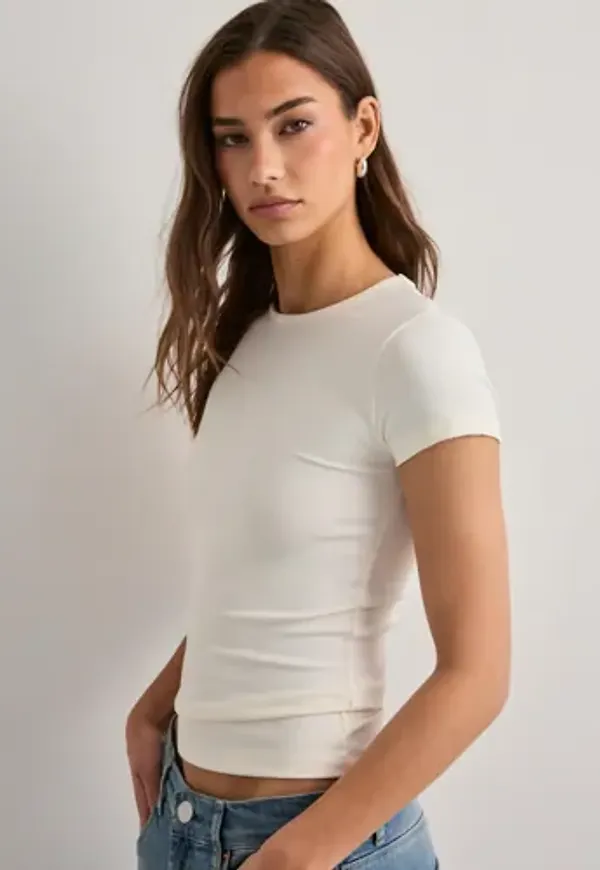Nelly - Vit - Sculpting Tee