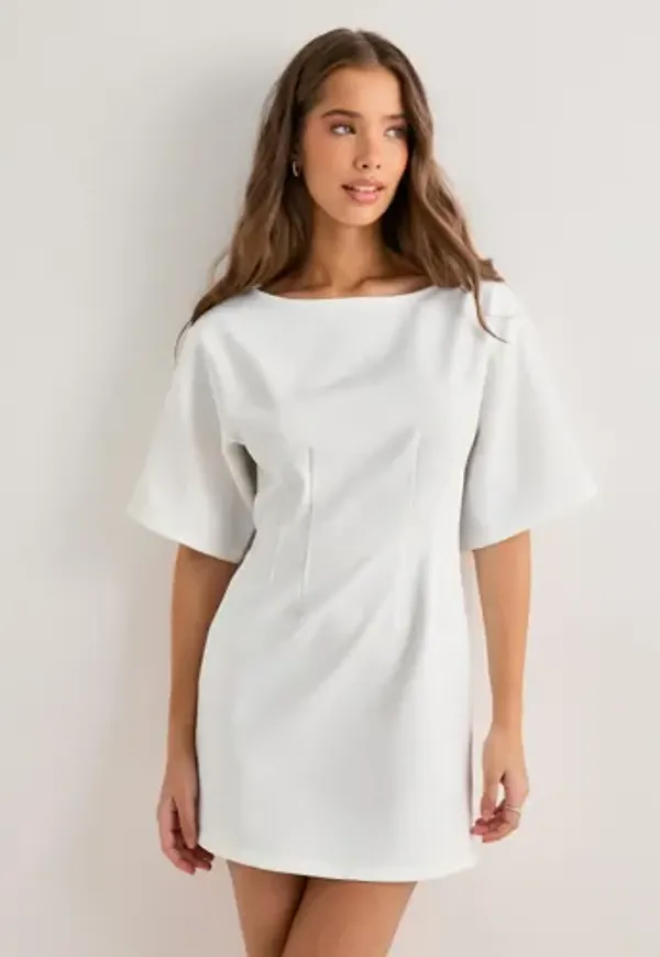 Nelly - Vit - Shaped Short Sleeve Dress