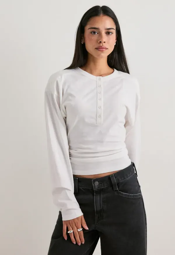 Nelly - Vit - Shoulder Focus Button Top