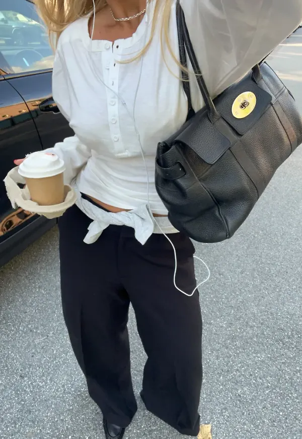 Nelly - Vit - Shoulder Focus Button Top
