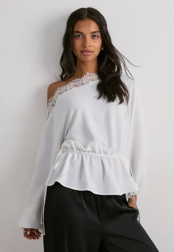 Nelly - Vit - Slouchy Lace Blouse