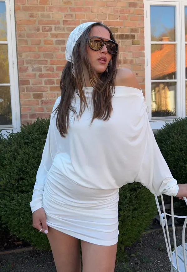 Studentklänningar från Nelly: Nelly - Vit - Slouchy Ruche Dress
