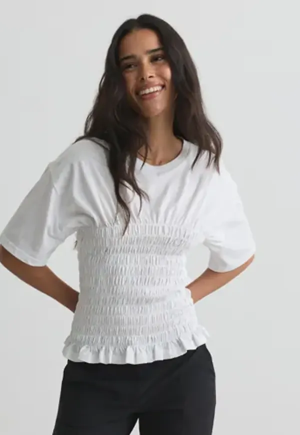 Nelly - Vit - Smock Waist Tee