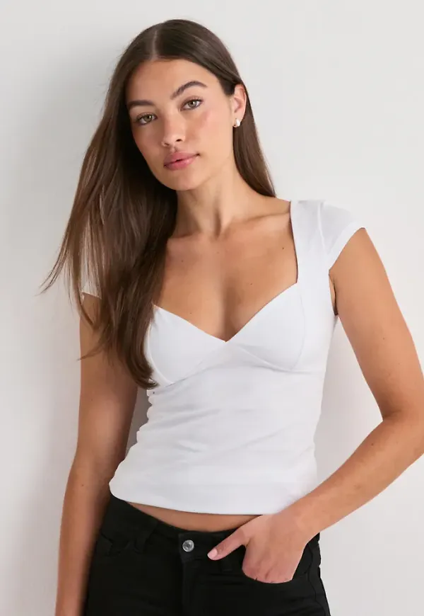 Nelly - Vit - Sweetheart Cap Sleeve Top