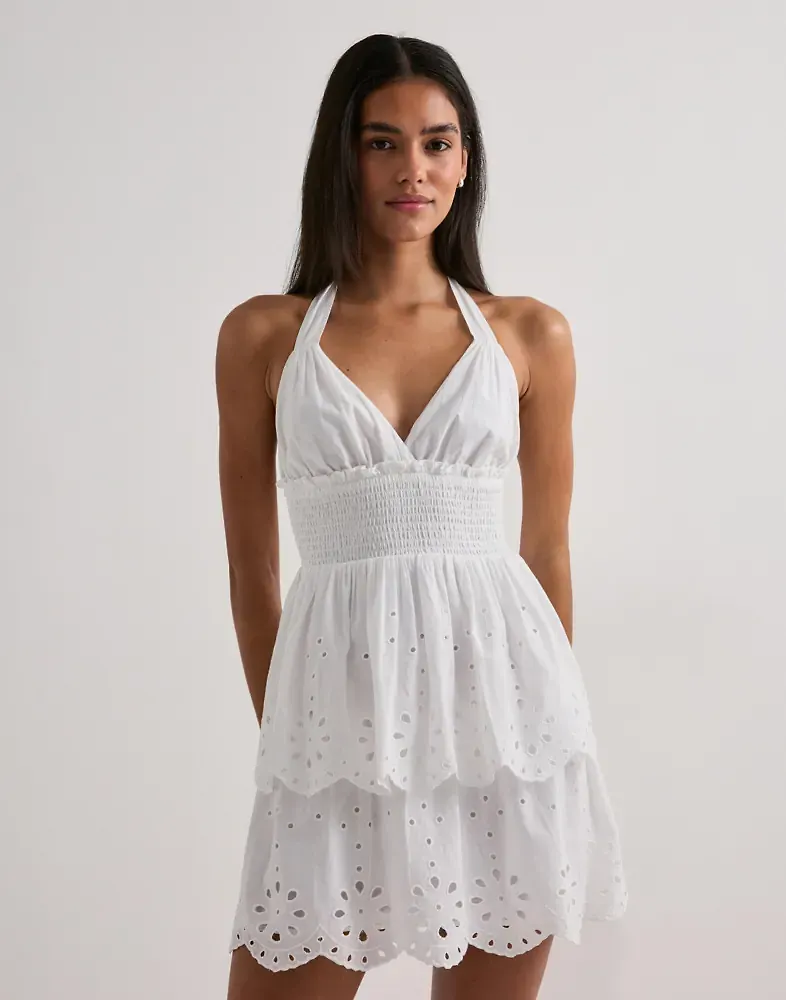 Nelly - Vit - Tied Embroidered Dress