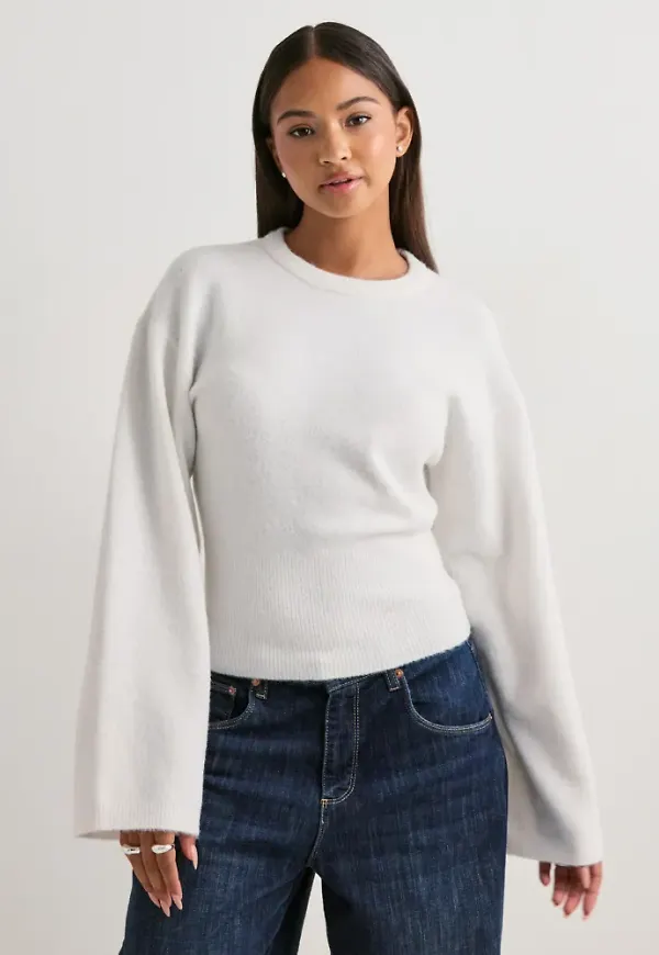 Nelly - Vit - Tight Waist Knit Sweater