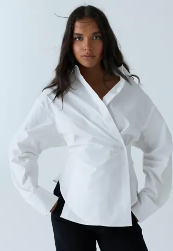 Nelly - Vit - Twisted Shirt