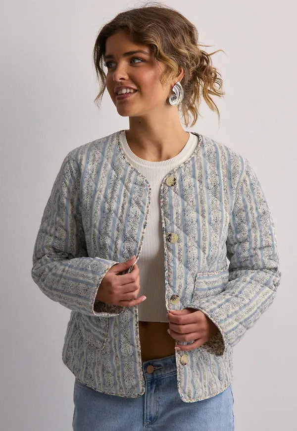 Neo Noir - Blommig - Nilda Quilt Jacket
