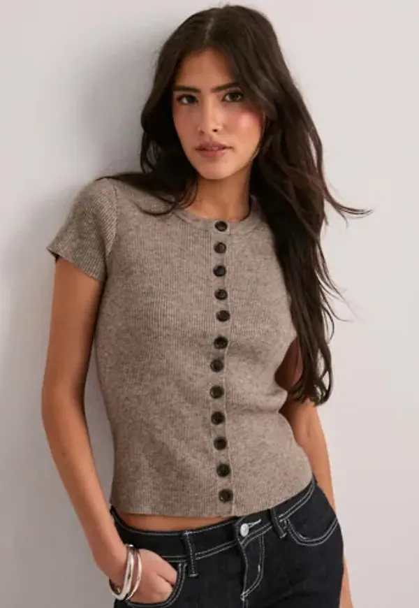 Neo Noir - Beige - Todda Knit Tee