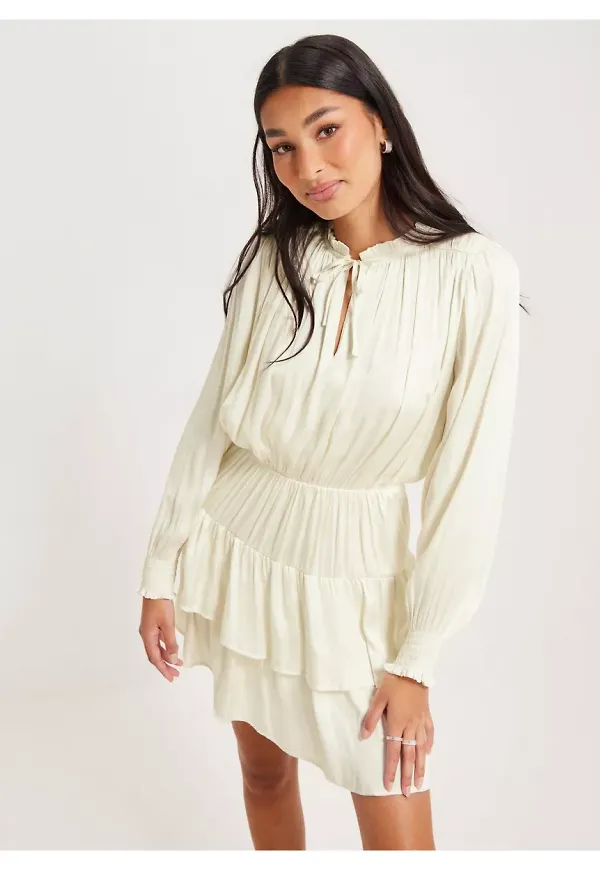 Neo Noir Larong Dress Studentklänningar White