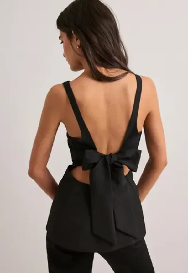 Neo Noir - Svart - Agape Structure Tie Top