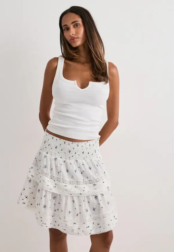 Neo Noir - Vit - Kenia Flower Dobby Skirt