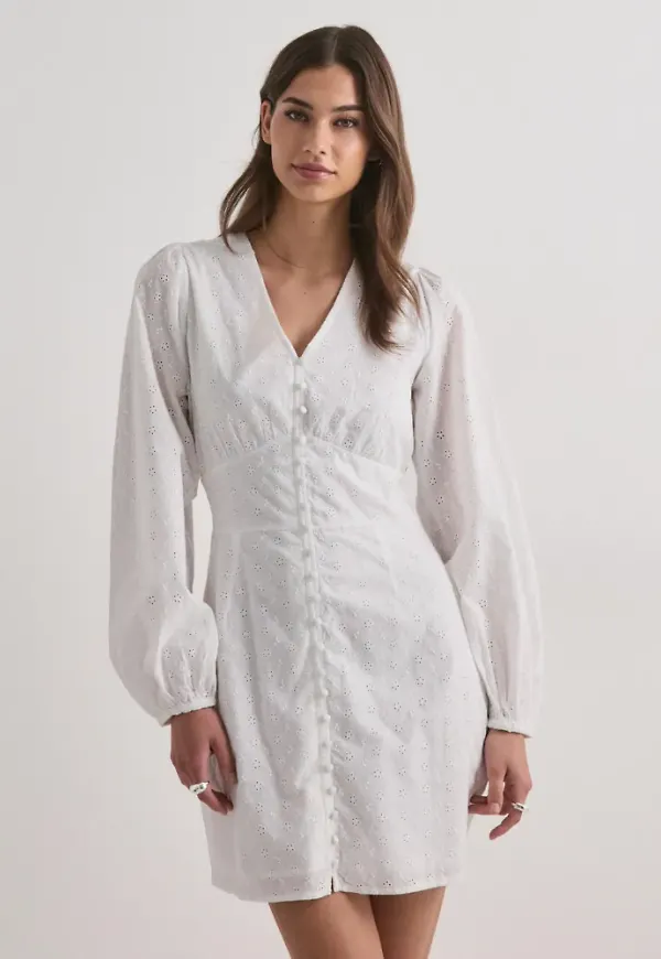 Neo Noir - Vit - Mabel Embroidery Dress