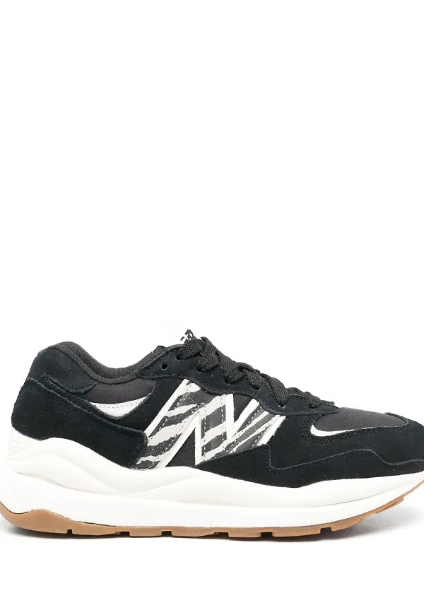 New Balance zebramönstrade låga sneakers - Svart