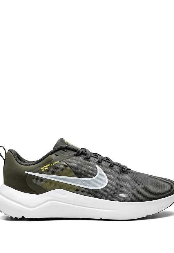 Nike Downshifter 12 låga sneakers - Grön