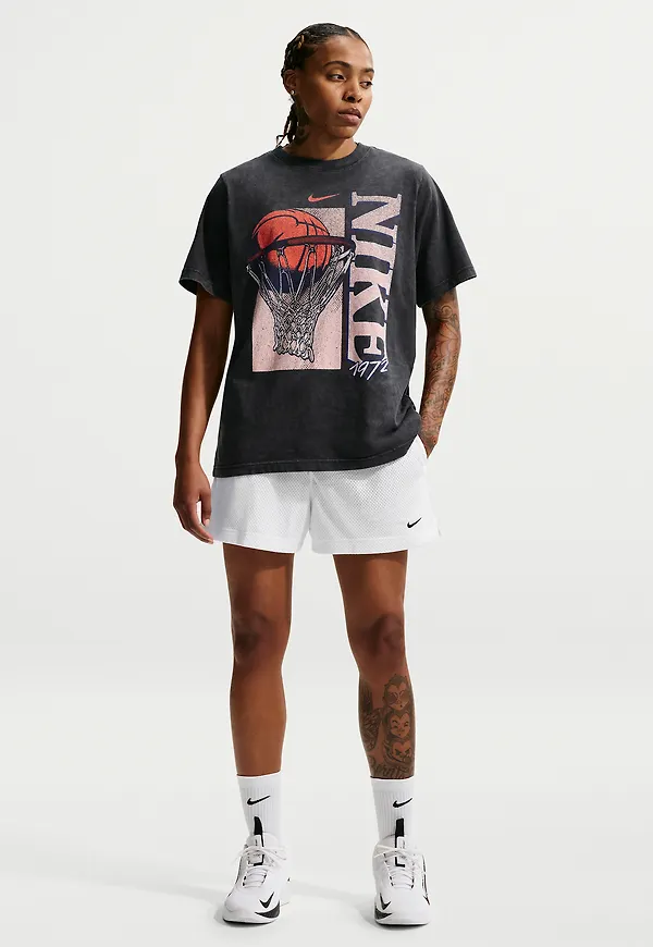 Nike Essential