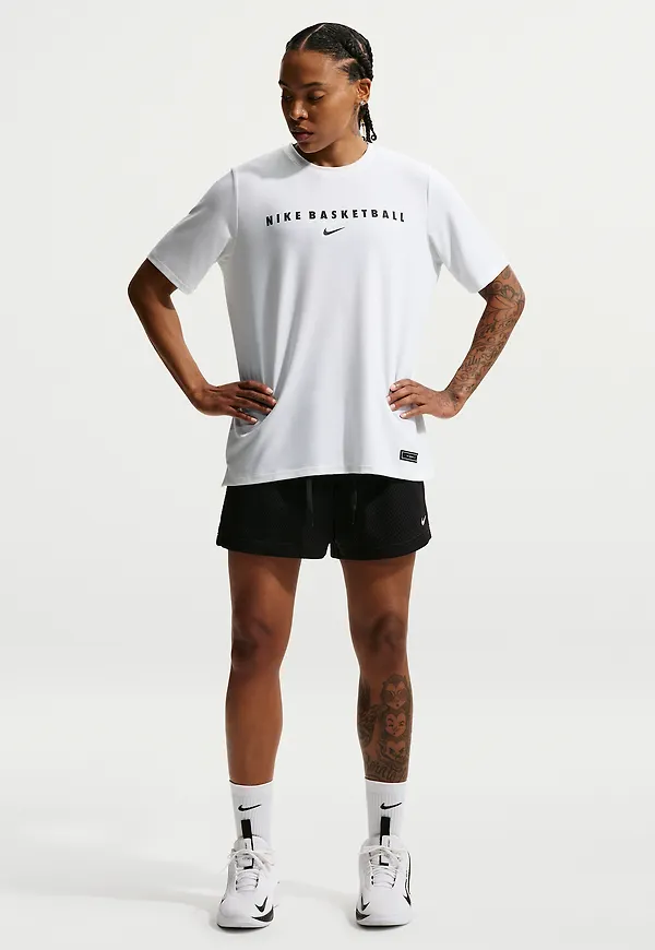 Nike Essential