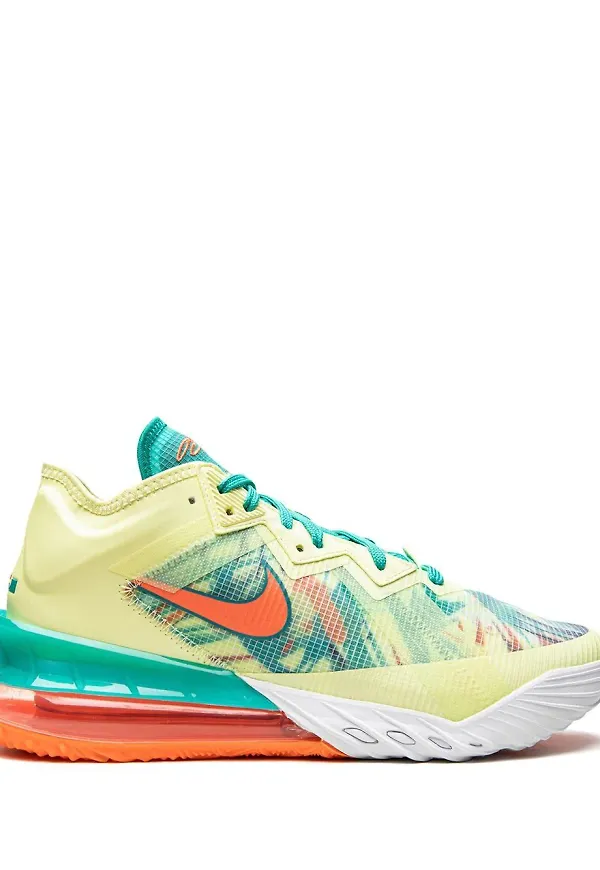 Nike Lebron XVIII låga sneakers - Gul