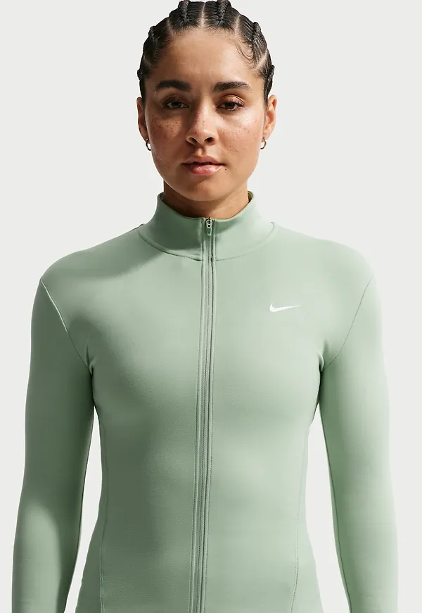 Nike One Fitted