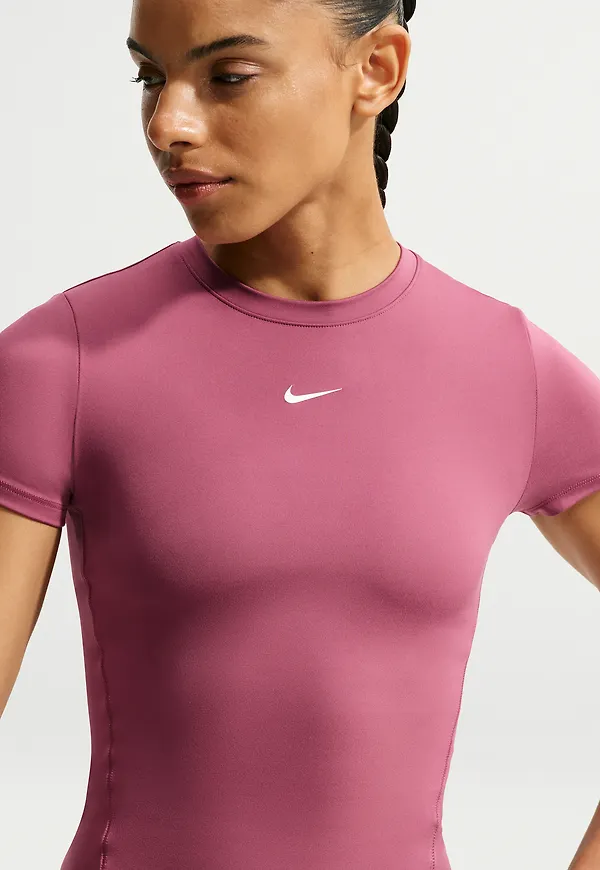 Nike One Fitted