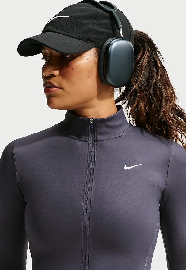 Nike One Fitted