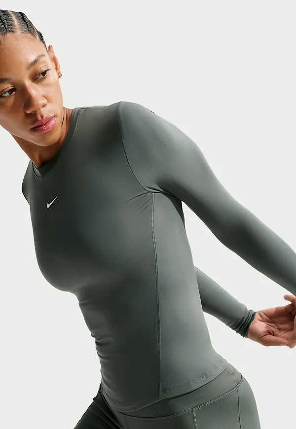 Nike One Fitted