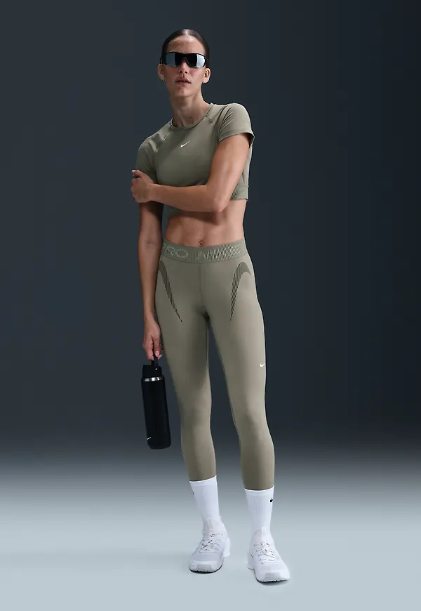 Nike Pro