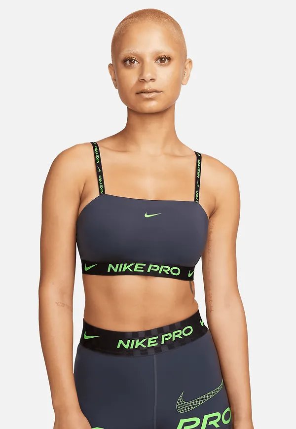 Nike Pro Indy