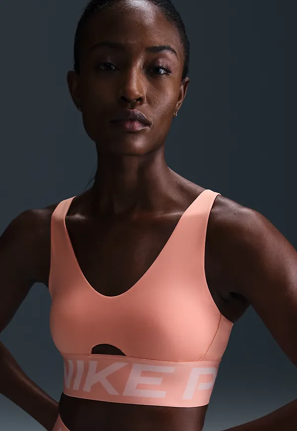 Nike Pro Indy Plunge