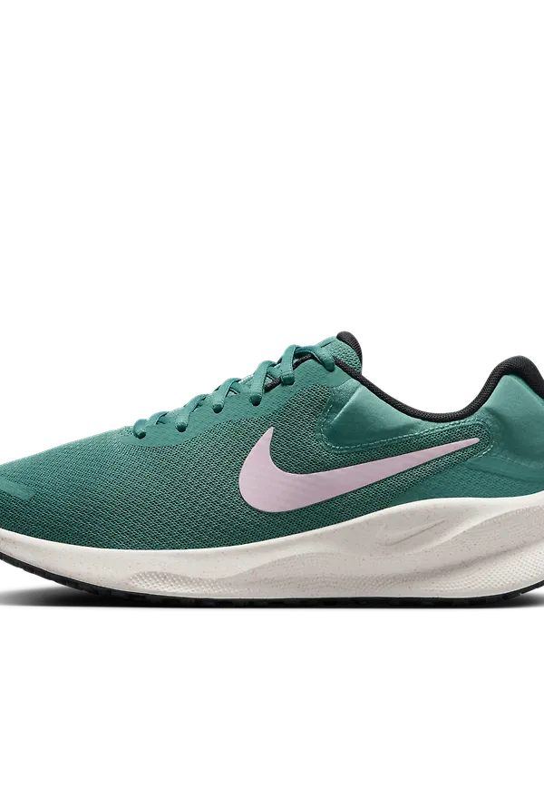 Nike Revolution 7