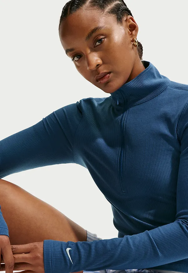 Nike Sportswear Chill Knit