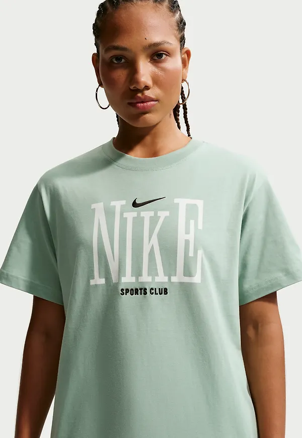 Nike Sportswear Classic