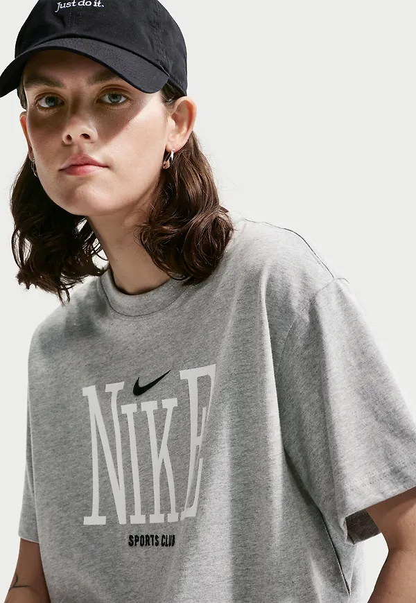Nike Sportswear Classic