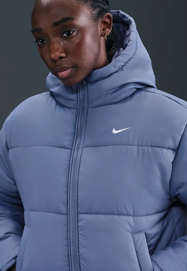 Blå värmejacka från Nike för dam 2026