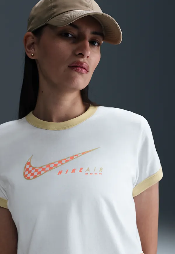 Nike Sportswear Club