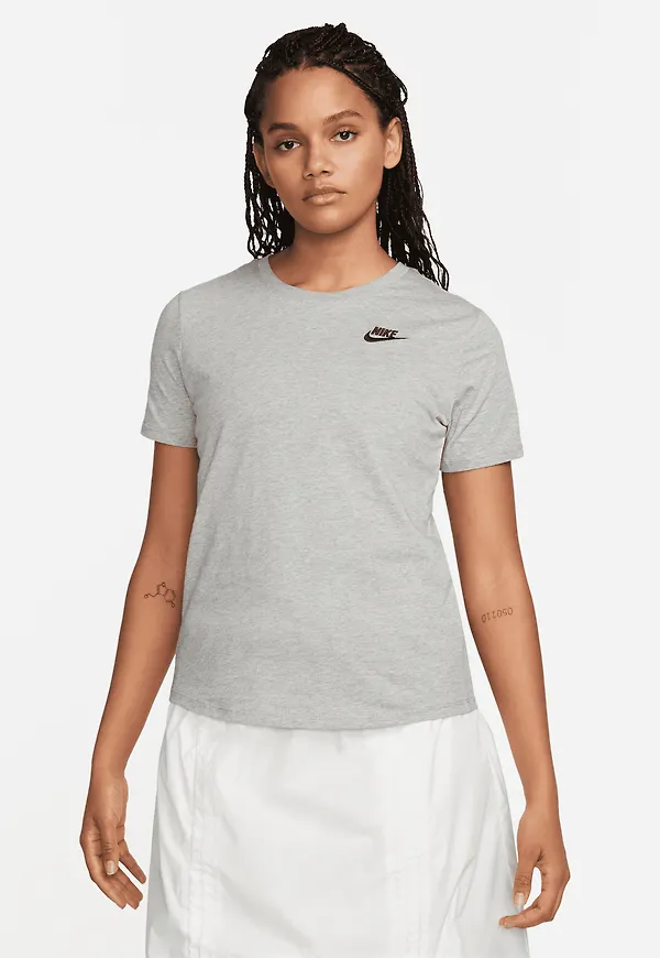 Nike Sportswear Club Essentials