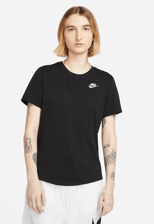 Nike Sportswear Club Essentials