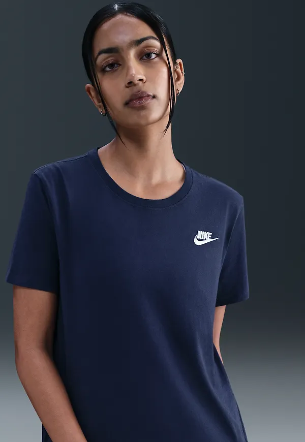 Nike Sportswear Club Essentials