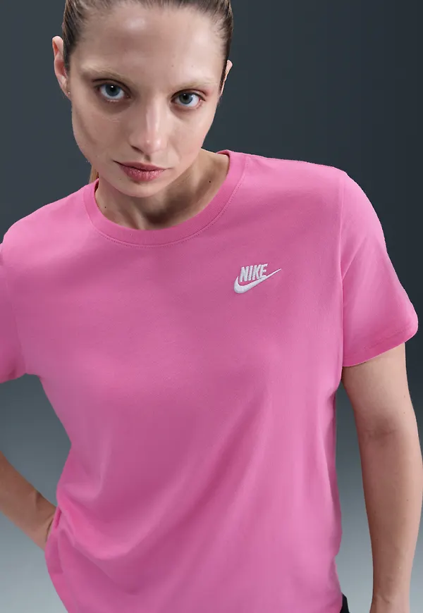 Nike Sportswear Club Essentials