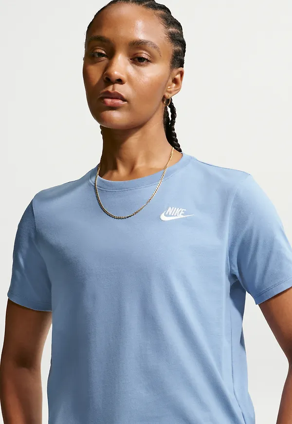 Nike Sportswear Club Essentials