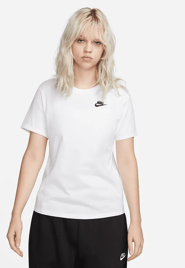 Nike Sportswear Club Essentials