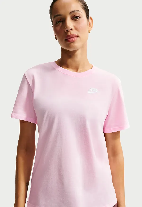 Nike Sportswear Club Essentials