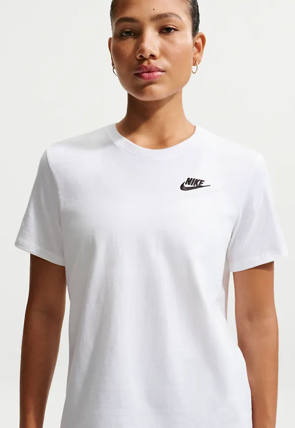 Nike Sportswear Club Essentials