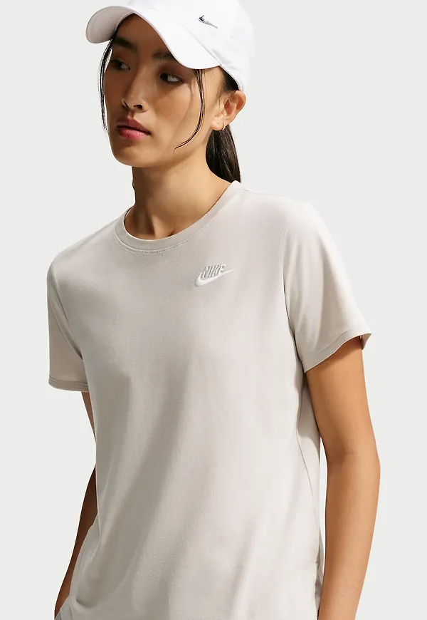 Nike Sportswear Club Essentials