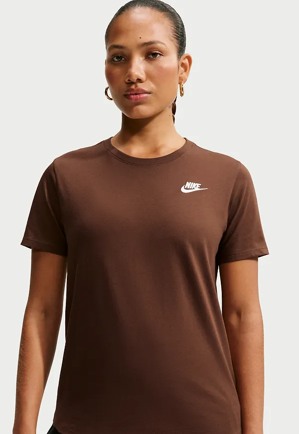 Nike Sportswear Club Essentials
