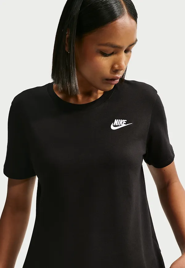 Nike Sportswear Club Essentials